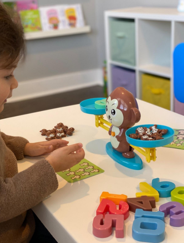 Jeu éducatif Montessori pour les mathématiques – Balance singe pour enfants | Apprendre à compter et à compter