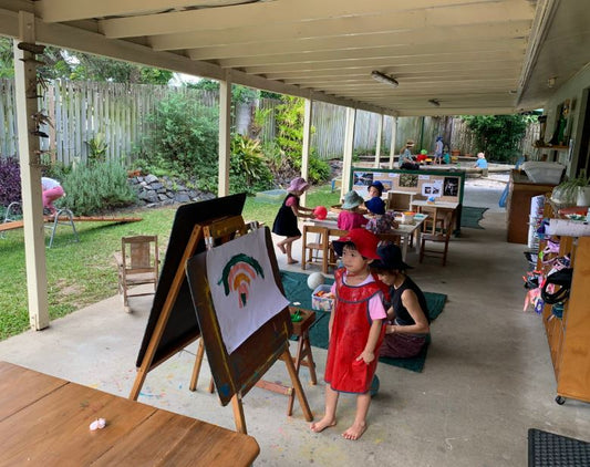L’importance du jeu en plein air : les outils d’apprentissage de Montessori France