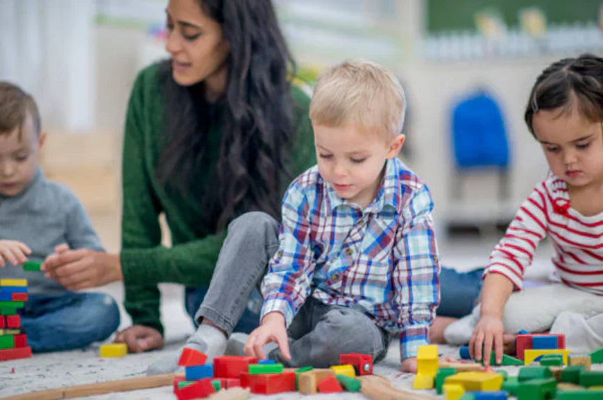 Jouets Montessori pour bébés : développer la conscience sensorielle dès le premier jour