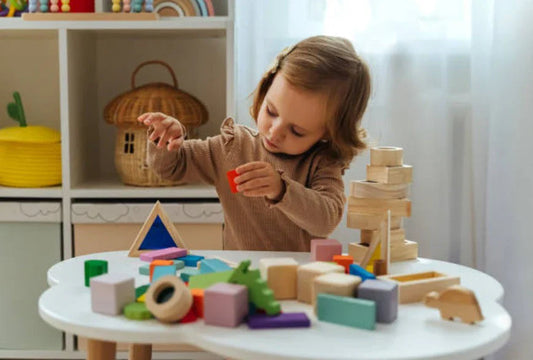 Comment les jouets Montessori favorisent le développement de la petite enfance