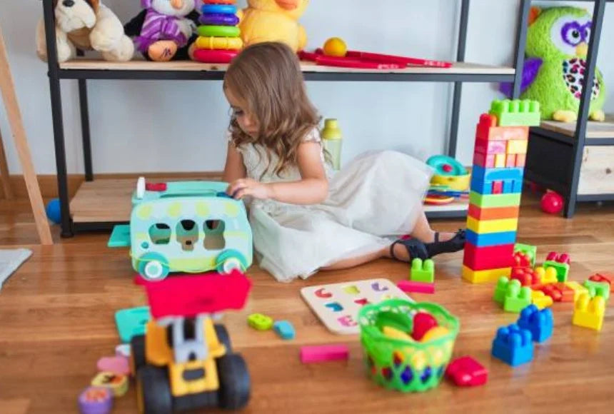 Comment les jouets Montessori favorisent l’apprentissage autonome chez les enfants