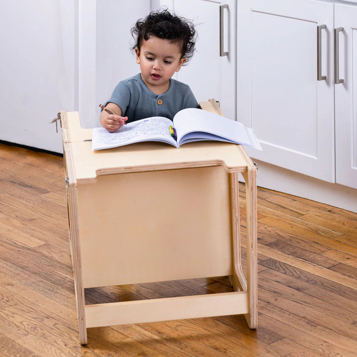 Tour d’apprentissage convertible avec tableau noir et table