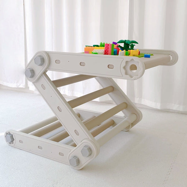 Structure d’escalade modulable et pliable avec table et tableau
