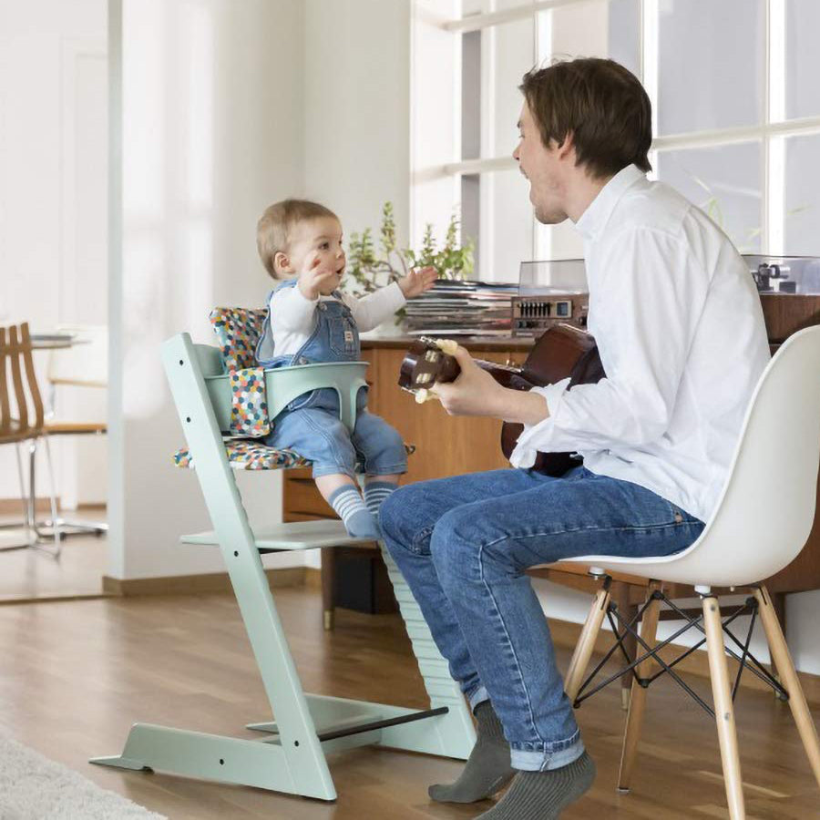 Chaise réglable pour enfants de tous âges, idéale pour s'asseoir et jouer.