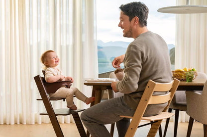 Chaise réglable pour enfants de tous âges, idéale pour s'asseoir et jouer.
