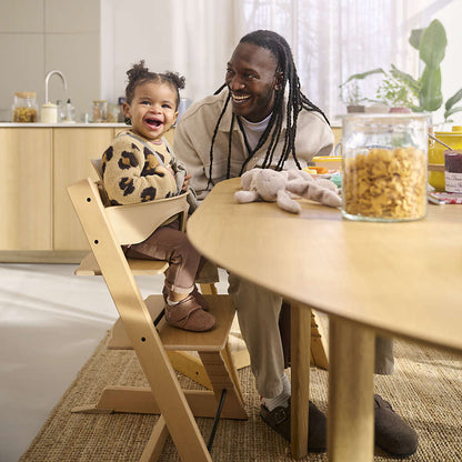 Chaise réglable pour enfants de tous âges, idéale pour s'asseoir et jouer.