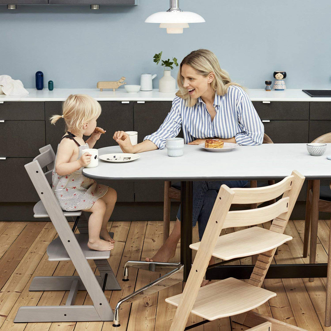 Chaise réglable pour enfants de tous âges, idéale pour s'asseoir et jouer.