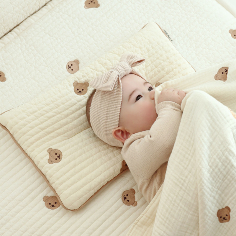 Oreiller Bébé en Mousse à Mémoire de Forme Anti Tête Plate