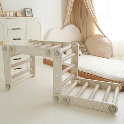 Structure d’escalade modulable et pliable avec table et tableau