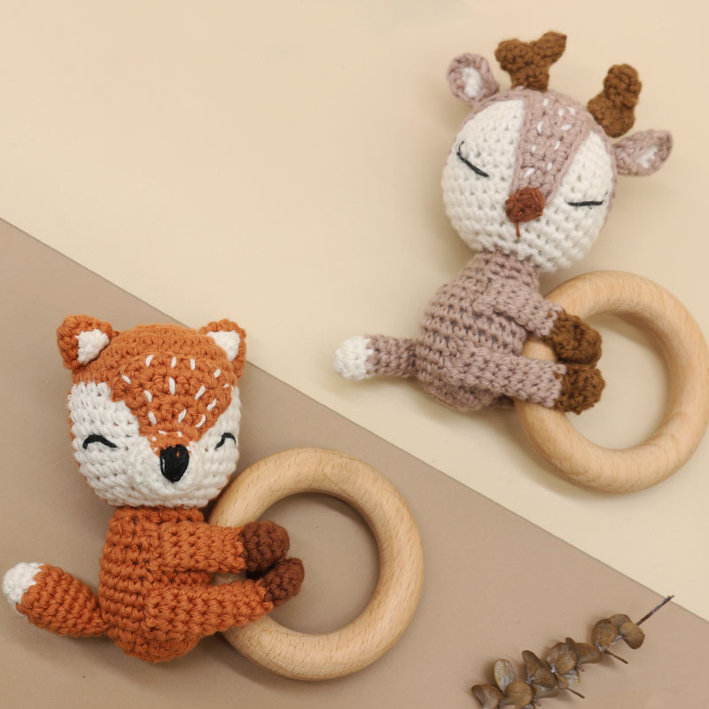 Anneau de Dentition en Bois avec Animal Crocheté – Jouet d’Éveil et de Dentition pour Nouveau-Né