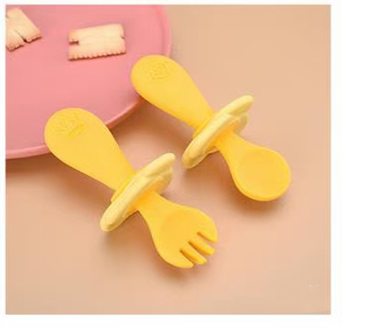 Set de Couverts d’Apprentissage en Silicone pour Bébé – Cuillère et Fourchette avec Anneau de Sécurité