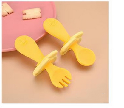 Set de Couverts d’Apprentissage en Silicone pour Bébé – Cuillère et Fourchette avec Anneau de Sécurité