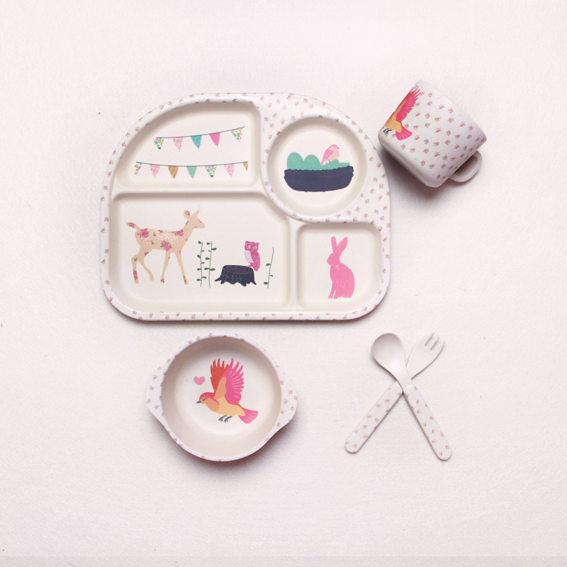 Coffret Repas Bébé Motif Nuage – Assiette, Bol, Tasse & Couverts pour Enfant