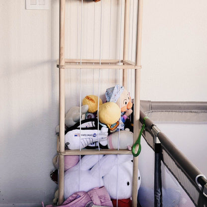 Rangement vertical en pin pour peluches avec cordons élastiques