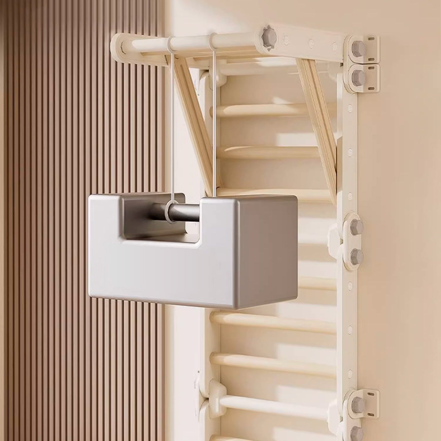 Structure d’escalade modulable et pliable avec table et tableau