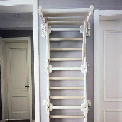 Structure d’escalade modulable et pliable avec table et tableau