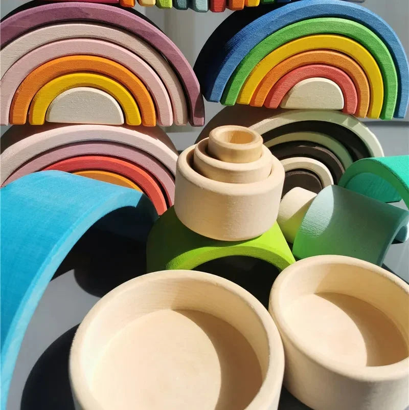 Jouet à Empiler Montessori en Tilleul – Arcs, Bols et Figurines en Bois