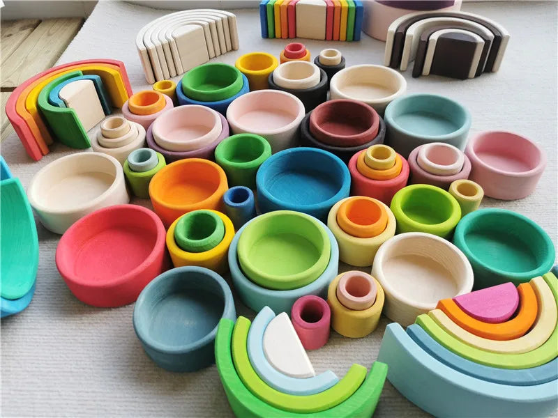 Jouet à Empiler Montessori en Tilleul – Arcs, Bols et Figurines en Bois