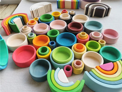 Jouet à Empiler Montessori en Tilleul – Arcs, Bols et Figurines en Bois
