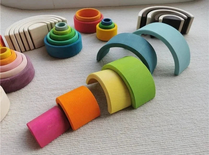 Jouet à Empiler Montessori en Tilleul – Arcs, Bols et Figurines en Bois