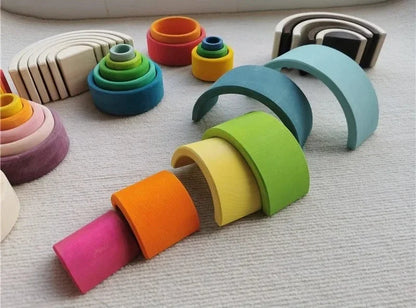 Jouet à Empiler Montessori en Tilleul – Arcs, Bols et Figurines en Bois