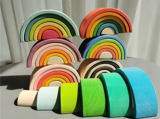 Jouet à Empiler Montessori en Tilleul – Arcs, Bols et Figurines en Bois