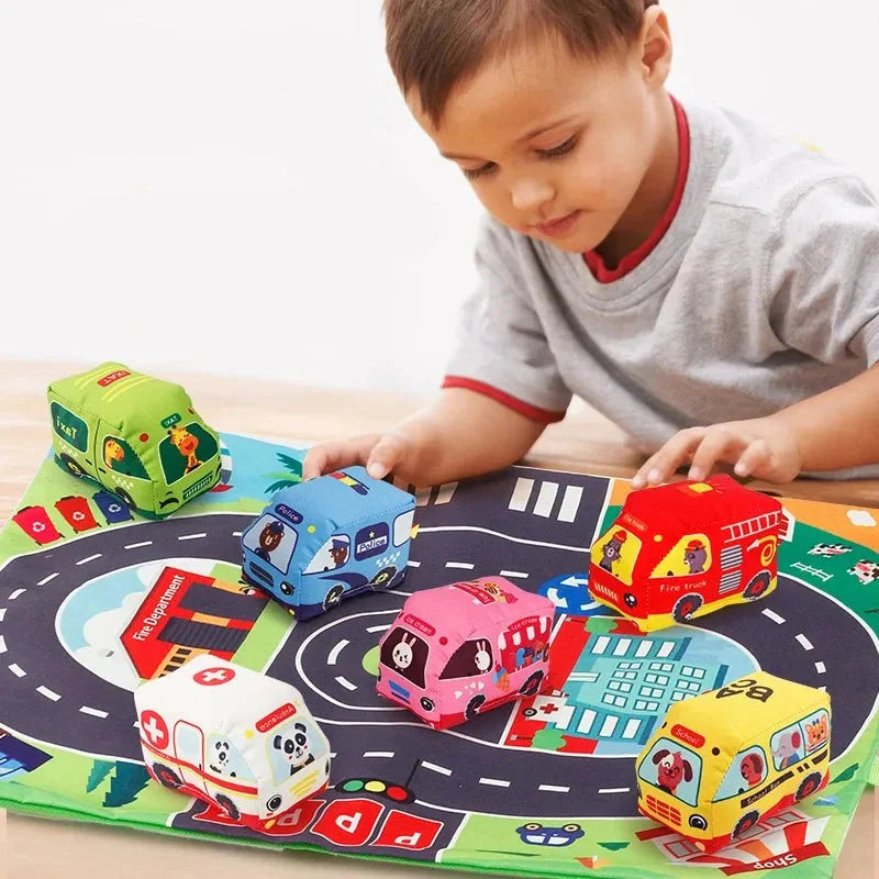 Voitures en peluche sensorielles 2-en-1 avec tapis de jeu et sac de transport – Jouets de voyage pour enfants