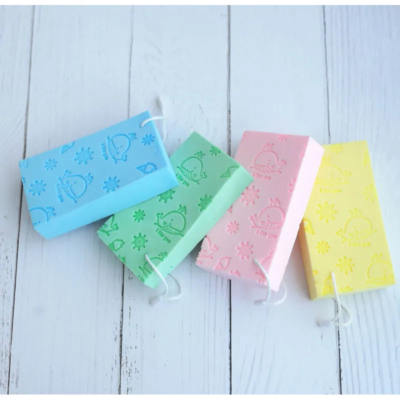 Éponge de Bain en Mousse pour Bébé – Ultra-Douce, Sèche Vite | 4 Couleurs | Dès la Naissance