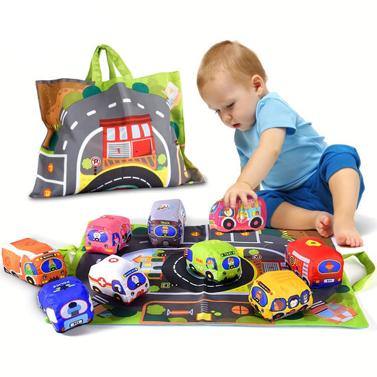 Voitures en peluche sensorielles 2-en-1 avec tapis de jeu et sac de transport – Jouets de voyage pour enfants