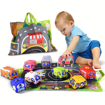 Voitures en peluche sensorielles 2-en-1 avec tapis de jeu et sac de transport – Jouets de voyage pour enfants