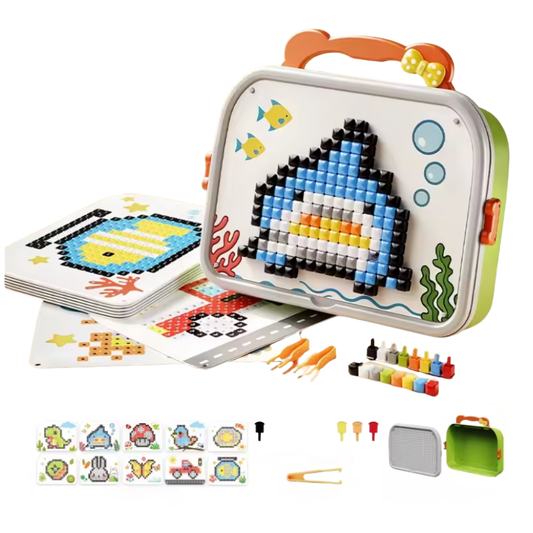 Puzzle à picots colorés pour composer des motifs
