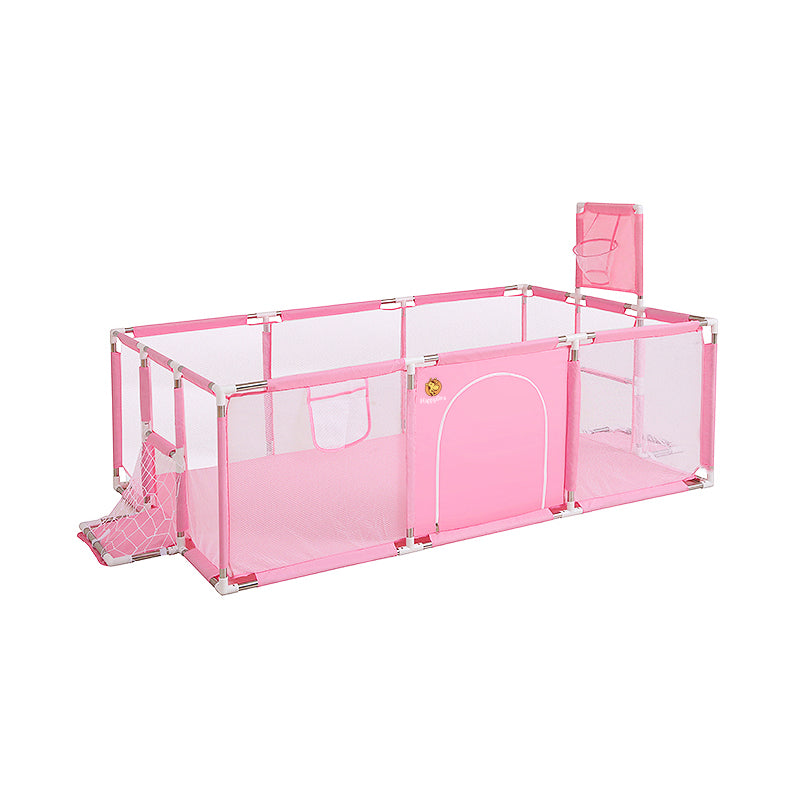 Parc pour bébé avec panier de basket et but de football