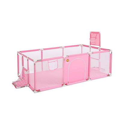 Parc pour bébé avec panier de basket et but de football