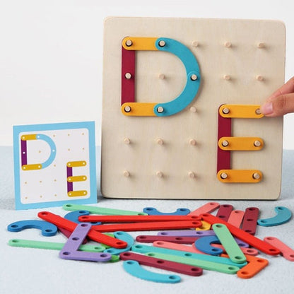 Jeu Montessori de géométrie en bois avec plateau à picots et cartes