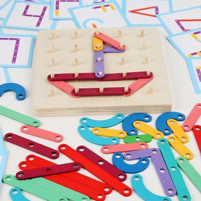 Jeu Montessori de géométrie en bois avec plateau à picots et cartes