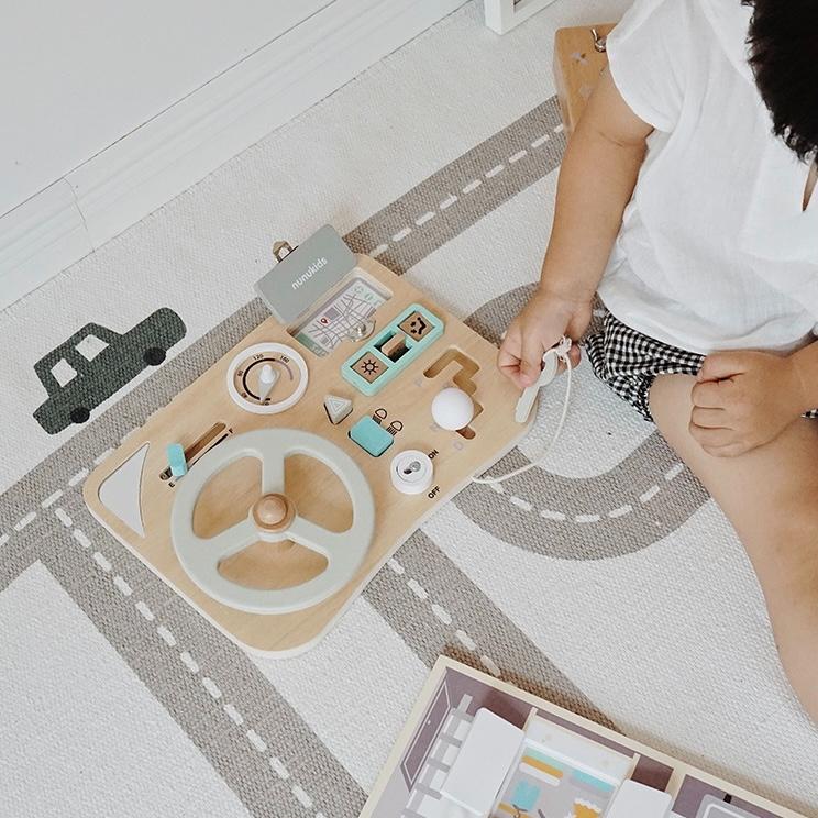 Tableau d’activités en bois sur le thème de la voiture – 2 à 5 ans