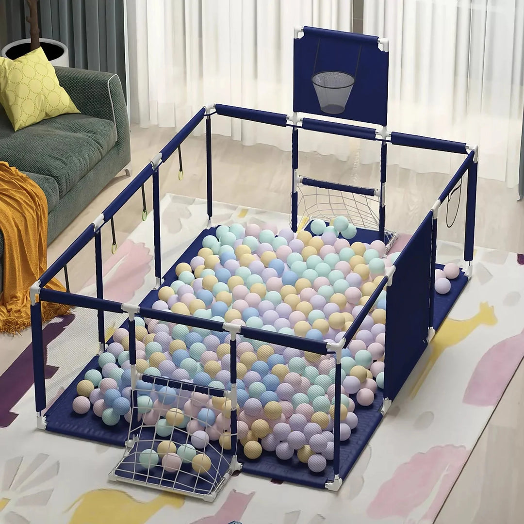Parc pour bébé avec panier de basket et but de football